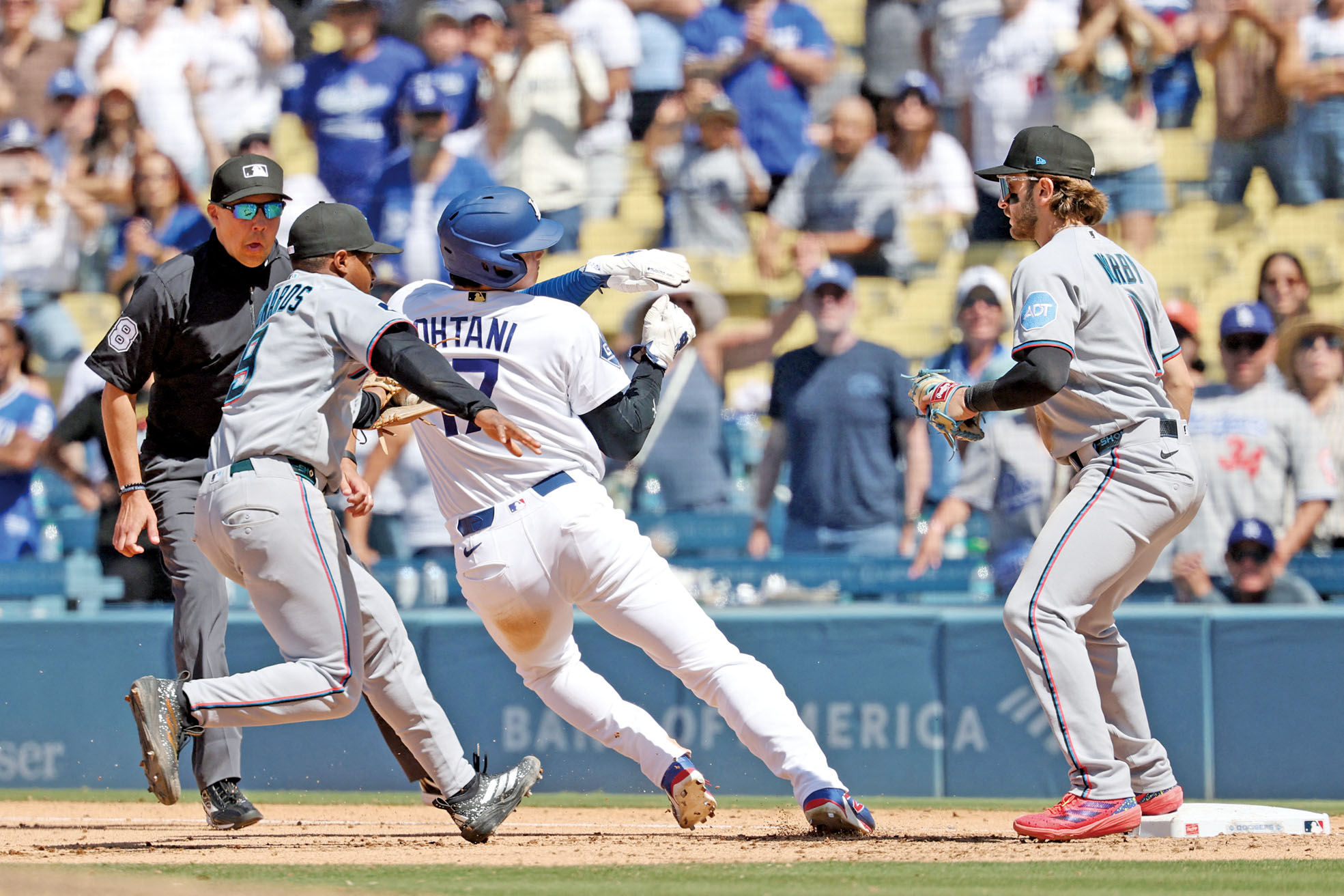 大谷翔平被觸殺出局。路透社