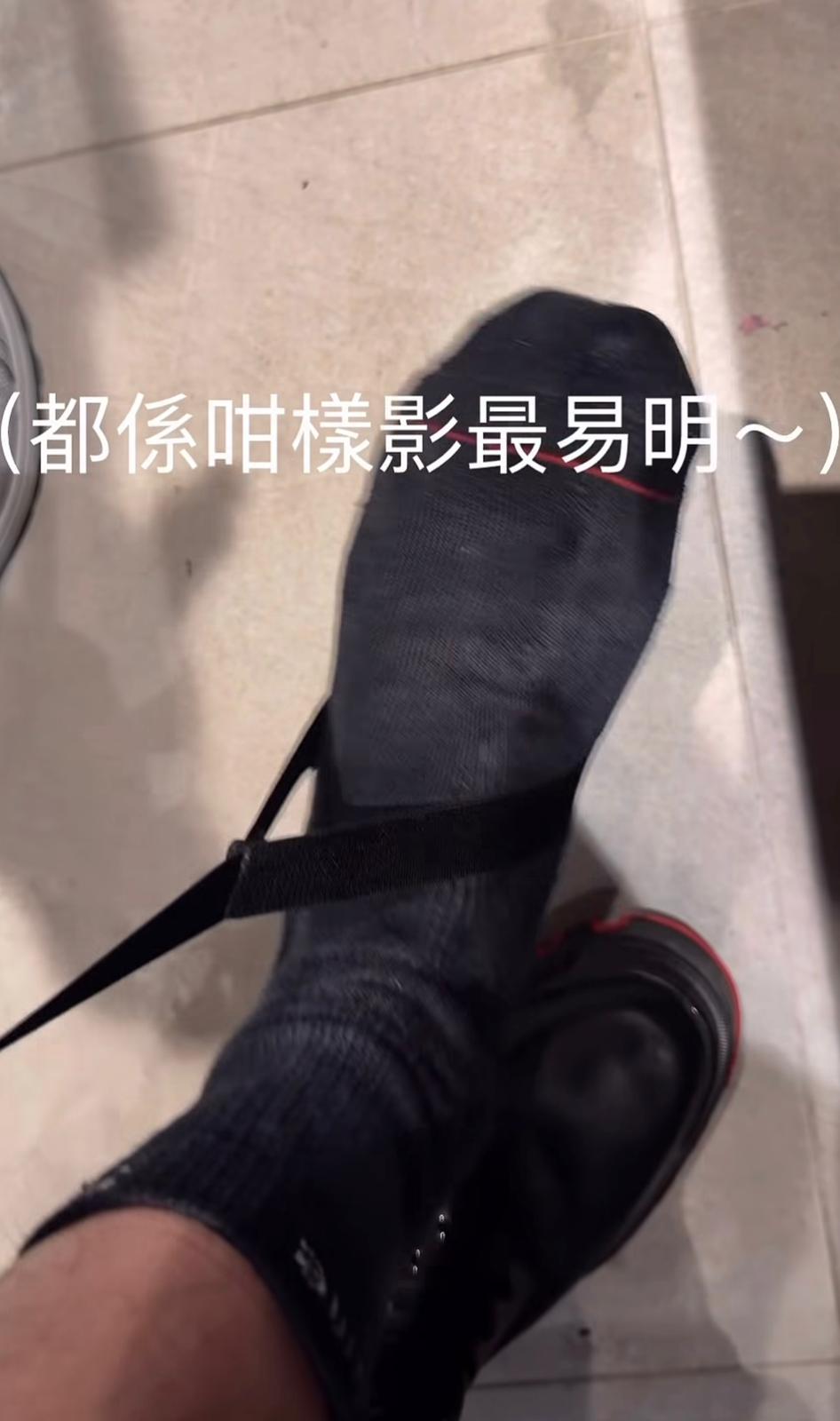 Anson Lo的每套舞衣都設計精巧，暗藏玄機。