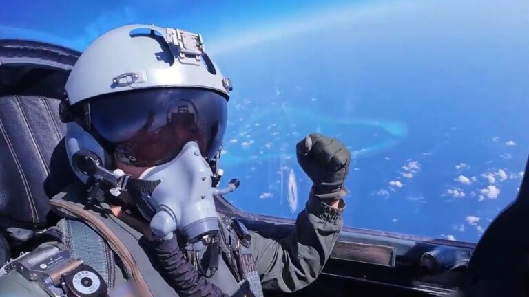 南部戰區在黃岩島海空域戰備 警巡並發布片段