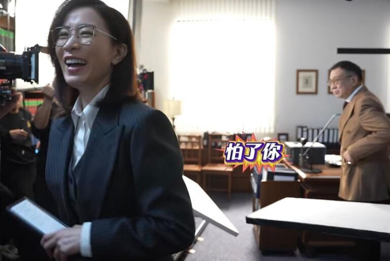《正義女神》幕後暖心時刻：佘詩曼與許紹雄片場互動如真父女