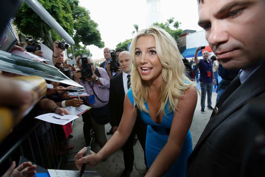 Britney上月自願入住戒療機構，據悉她目前生活得很好。