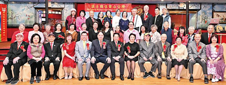 紐英崙伍胥山公所職員合影。 伍煥華提供