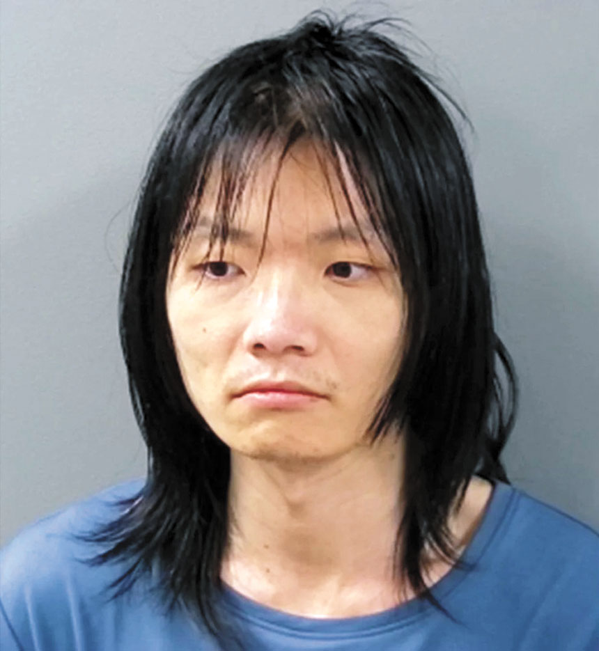 華裔男子童欣（Xin Tong，音譯）涉嫌在校園內經營冰毒實驗室而被捕、起訴。英厄姆縣警局