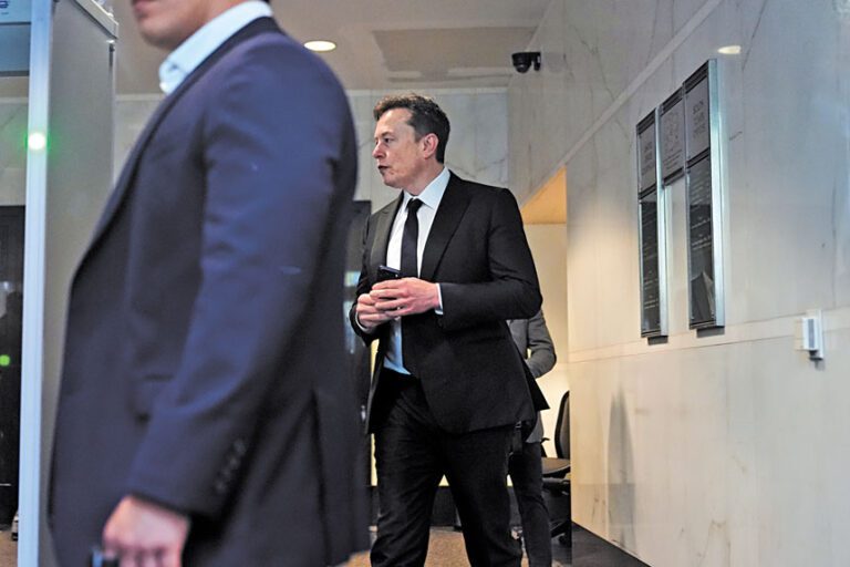 馬斯克周四再到屋崙法院出庭。美聯社