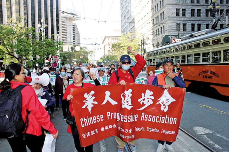 花園角集會後，華人進步會成員加入由三藩市勞工議會組織的五一大遊行。記者陳程威攝