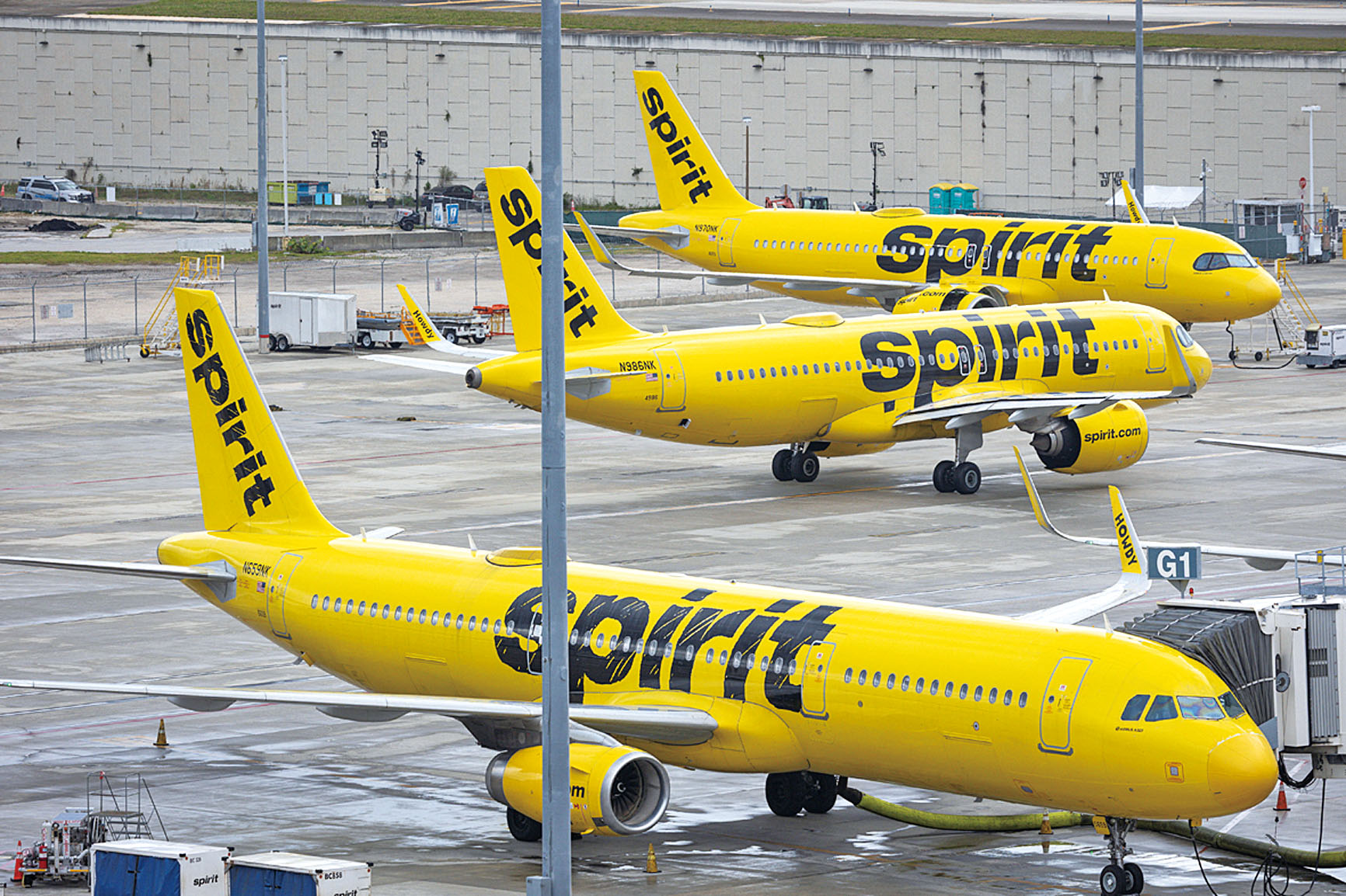 停靠在佛羅里達機場的幾架精神航空客機不再忙碌，航司正準備停止所有營運。路透社