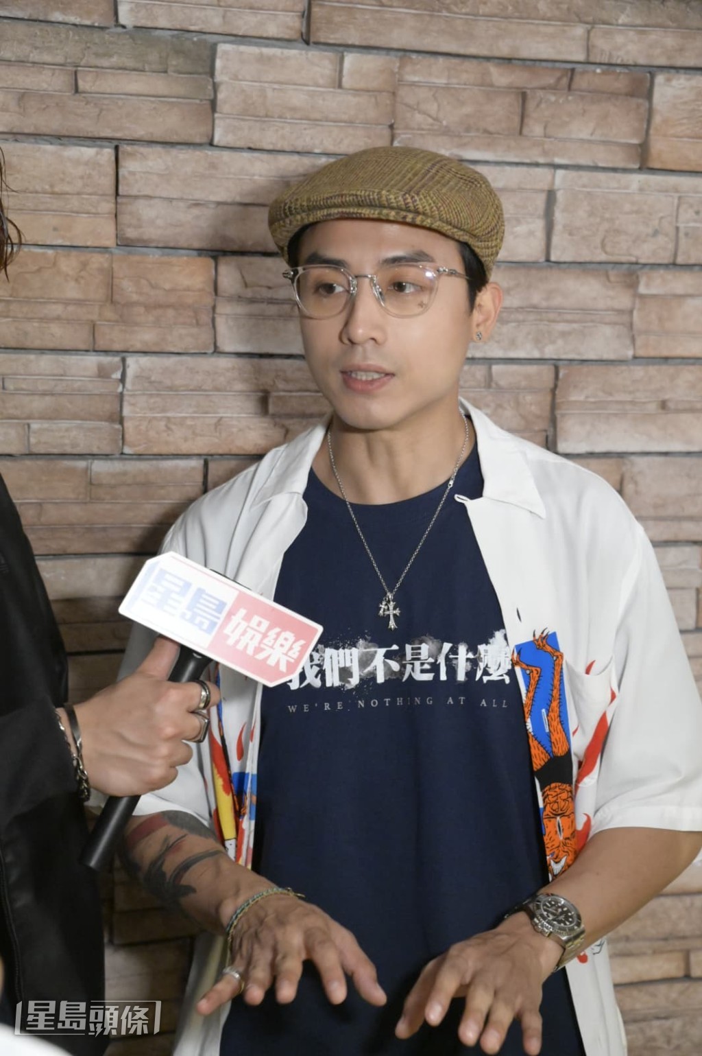 被問及女主角李佳芯的演出傳聞，AK笑稱自己是低級職員，並不知情。