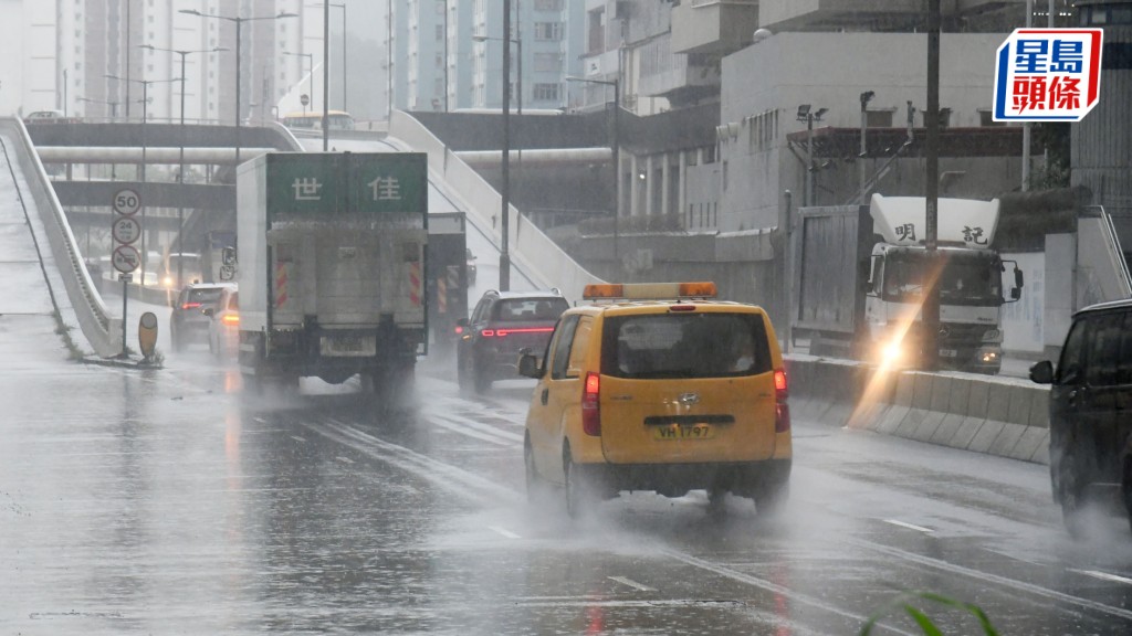 天文台發出黃色暴雨警告 預料有猛烈陣風及強烈狂風雷暴
