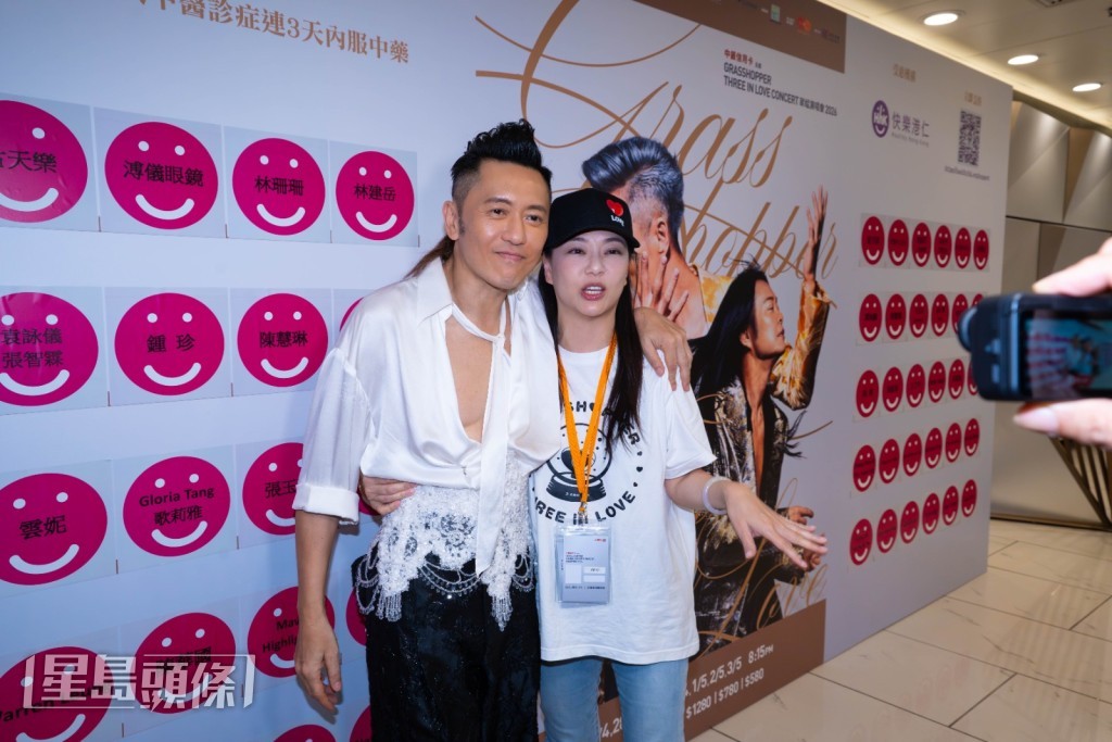 蘇志威太太劉小慧陪伴在側。