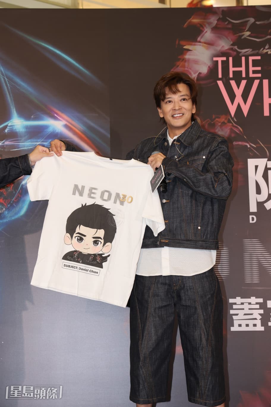 簽名會上準備的紀念T-shirt。