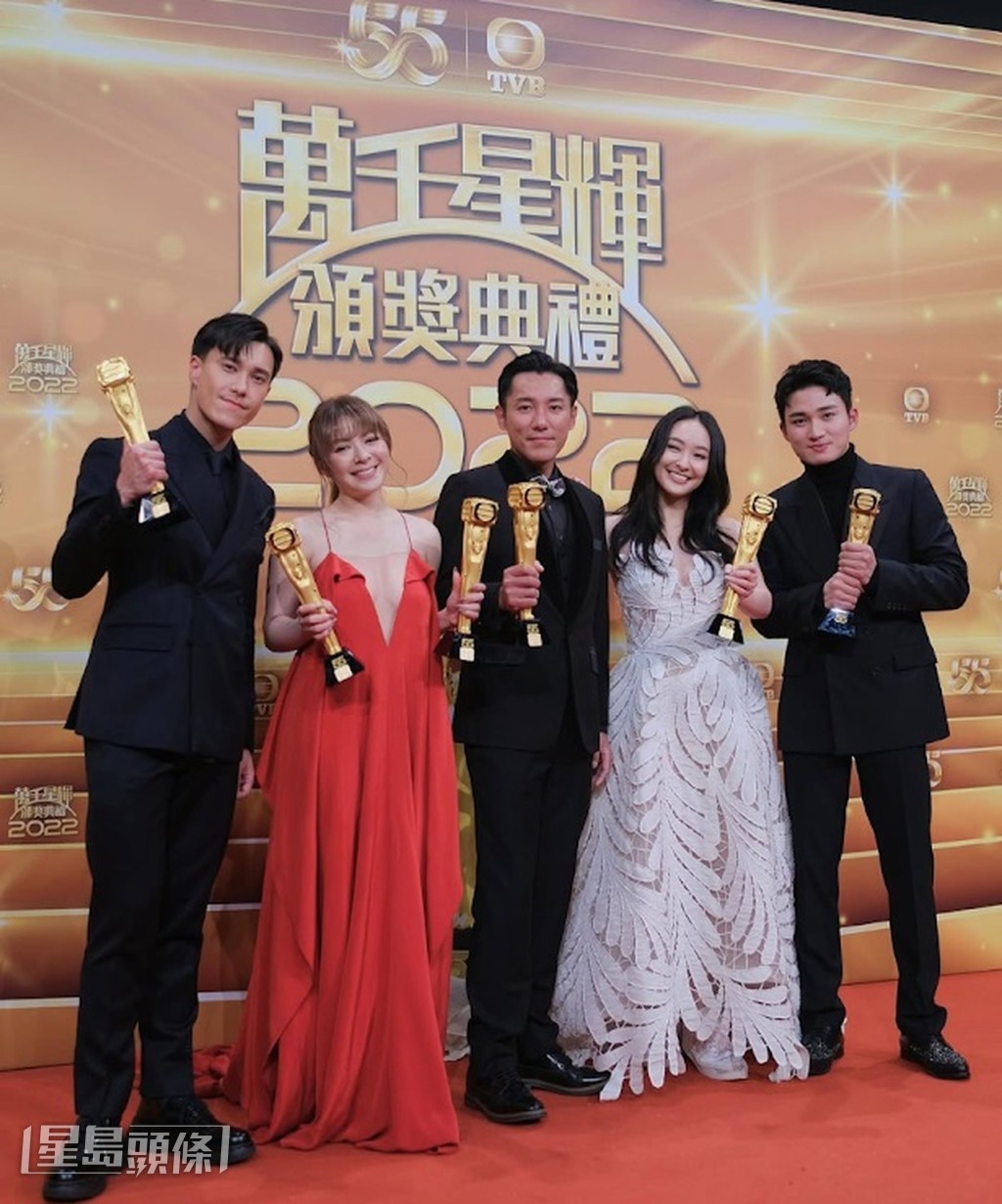 周嘉洛與《痞子殿下》的拍檔們曾奪得萬千星輝頒獎典禮最佳組合獎。