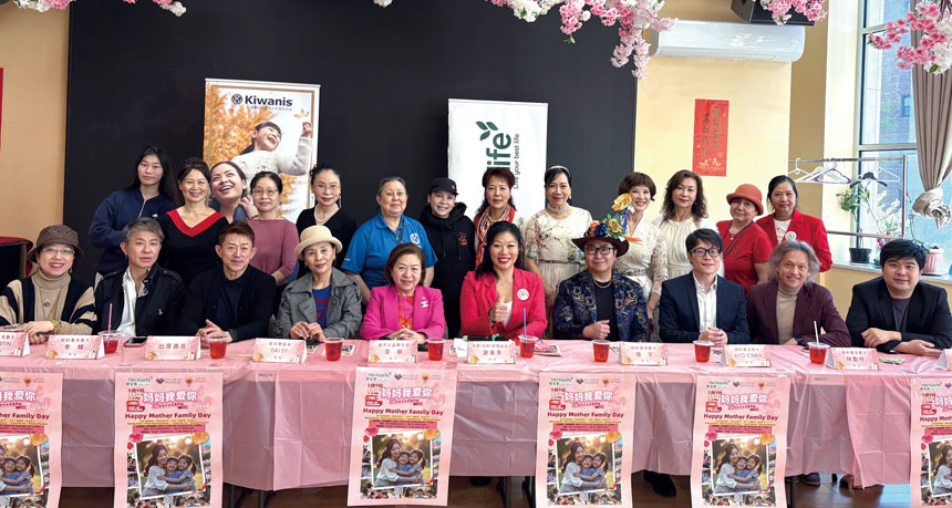 主辦「媽媽，我愛你」 母親節家庭嘉年華系列代表，以及表演歌星聯袂宣布活動內容。