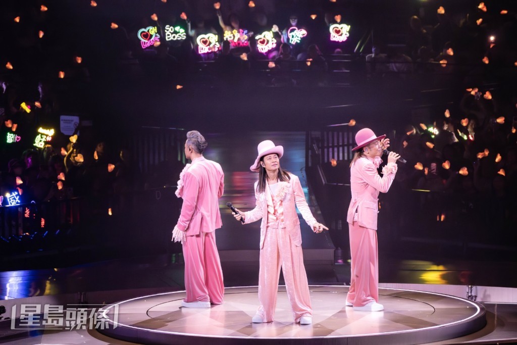 演唱會在全場熱烈氣氛下，接近午夜十二時才結束。