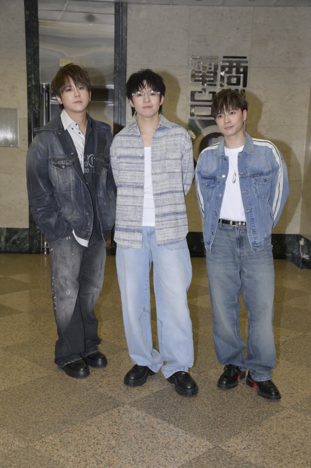 姜濤、Ian與Frankie等成員到場宣傳新團歌《ATTENTION》。