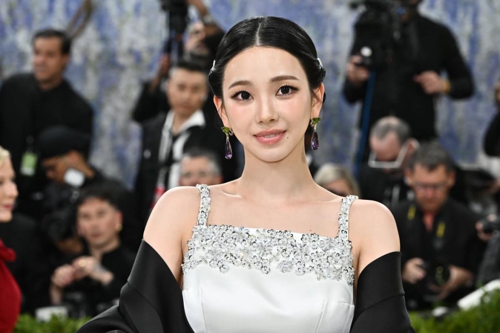 韓團aespa成員Karina亮相紅毯。