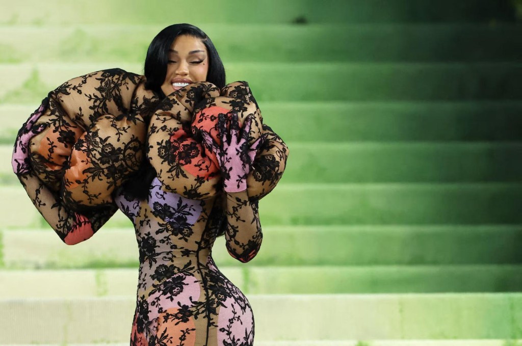 歌手Cardi B亮相紅毯。