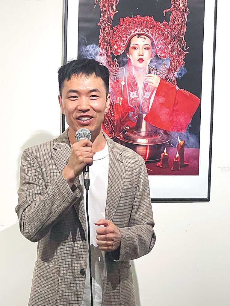 王獻藝分享他的創作。硅谷亞洲藝術中心