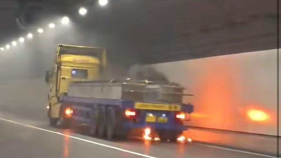 港珠澳大橋海底隧道拖頭起火 往香港方向管道一度全封