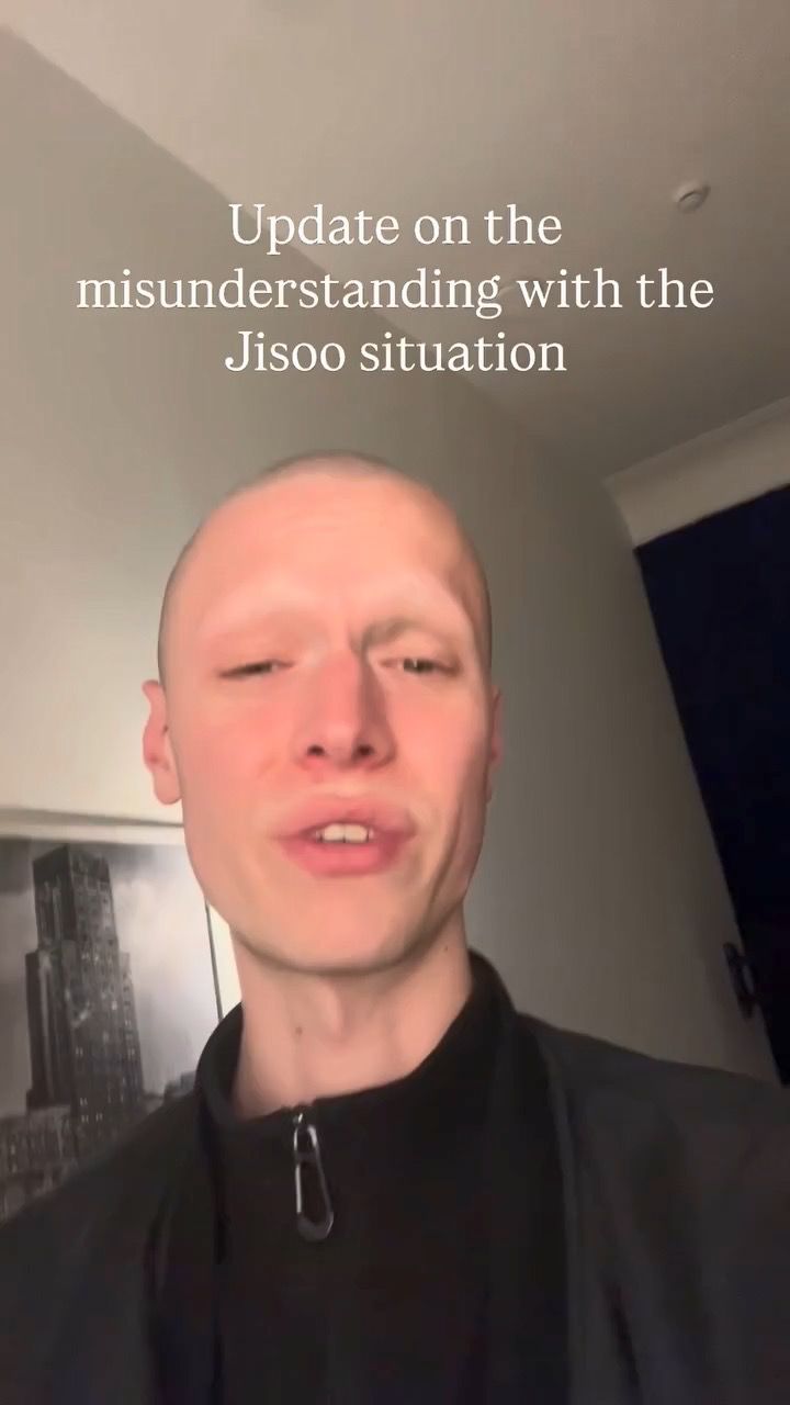 設計師Benjamin表示借出服裝予Jisoo拍攝專輯封面，但六個月來未獲歸還回覆。