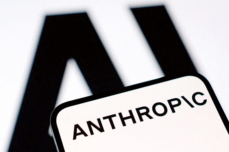 Anthropic據稱已承諾在未來5年內在谷歌雲服務和芯片上投入2000億美元。路透社