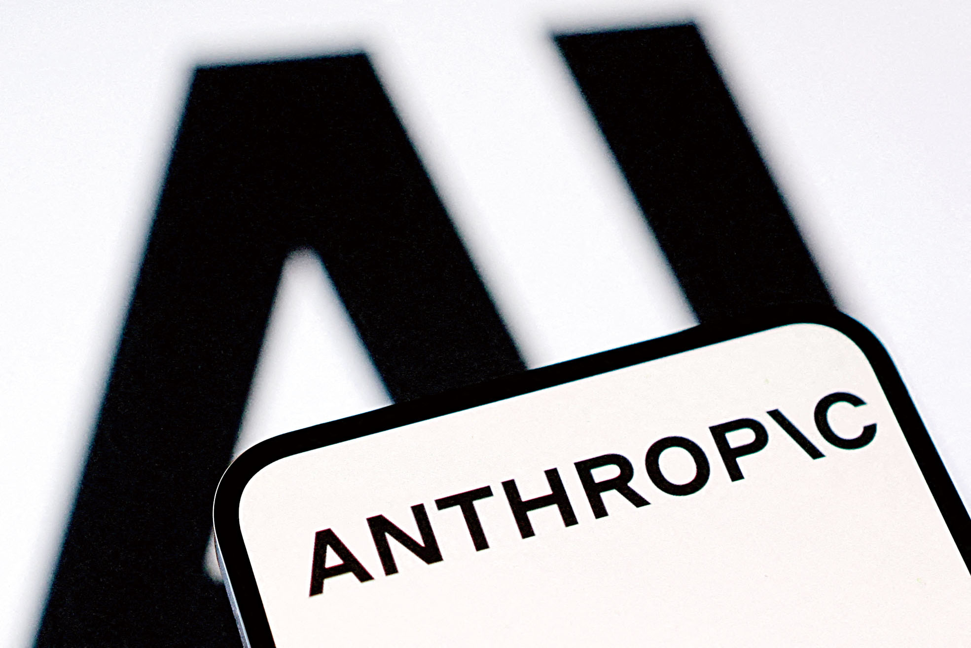 Anthropic據稱已承諾在未來5年內在谷歌雲服務和芯片上投入2000億美元。路透社