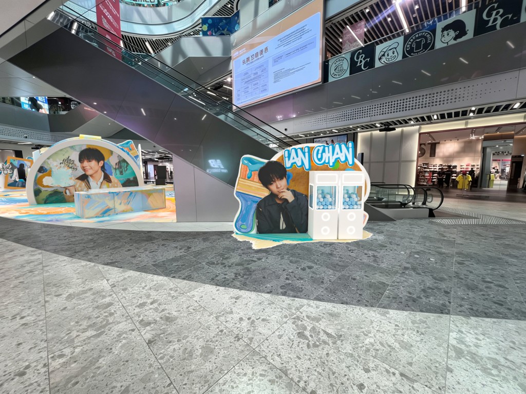 展區內設有僅限生日展覽的獨家造型照。