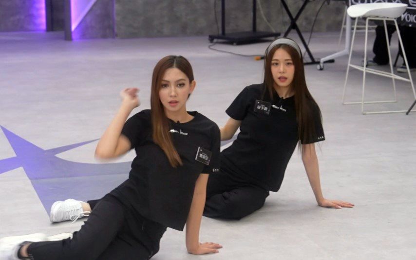 喬美莎與莊子璇正在排練中。
