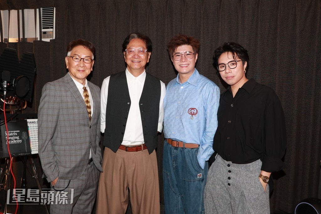 陳友（左二）亦有親臨開幕現場支持張與辰。