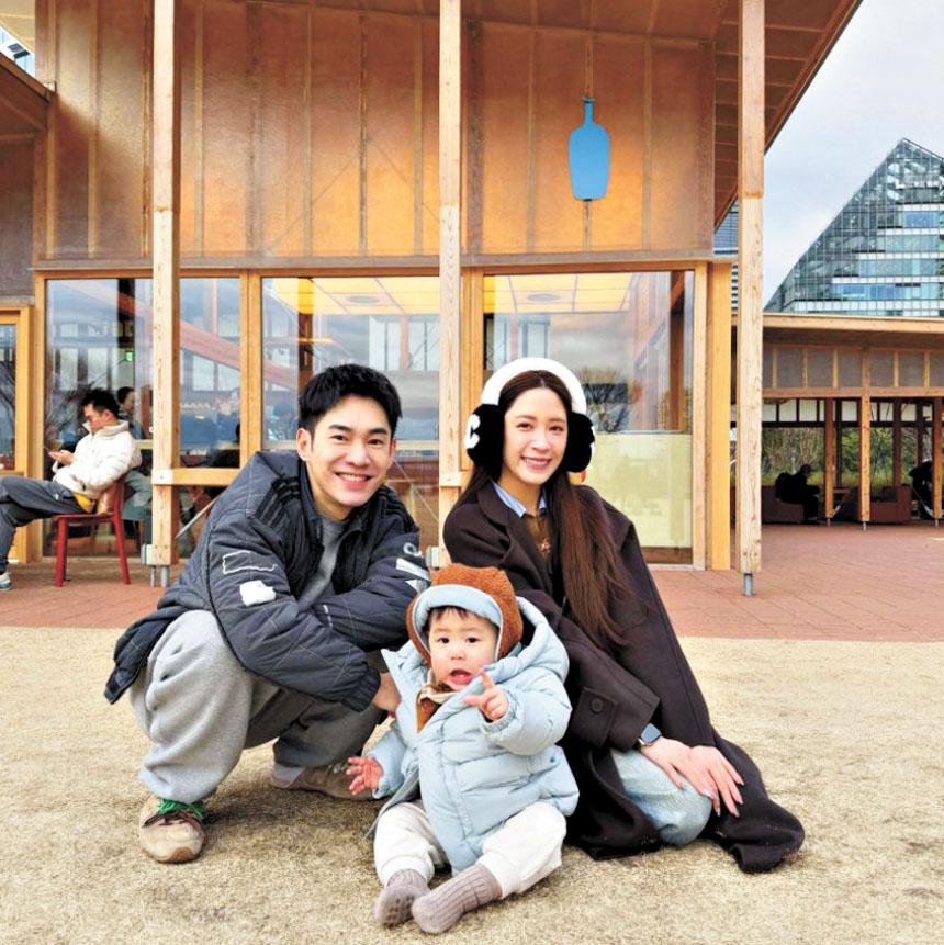 張書豪和歐陽妮妮很愛1歲的兒子。網上圖片