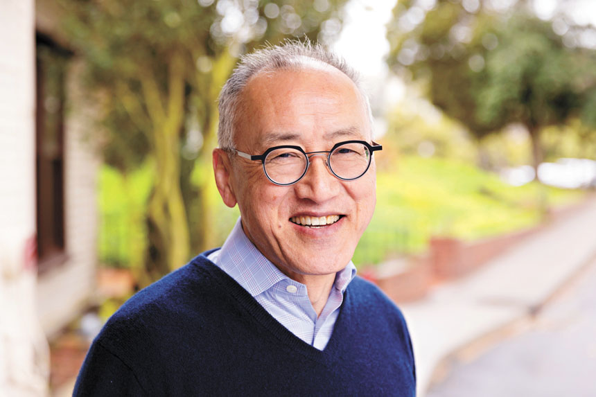 劉偉強接受本報專訪,暢談出任三藩市警察委員會委員的抱負與理念。受訪者提供