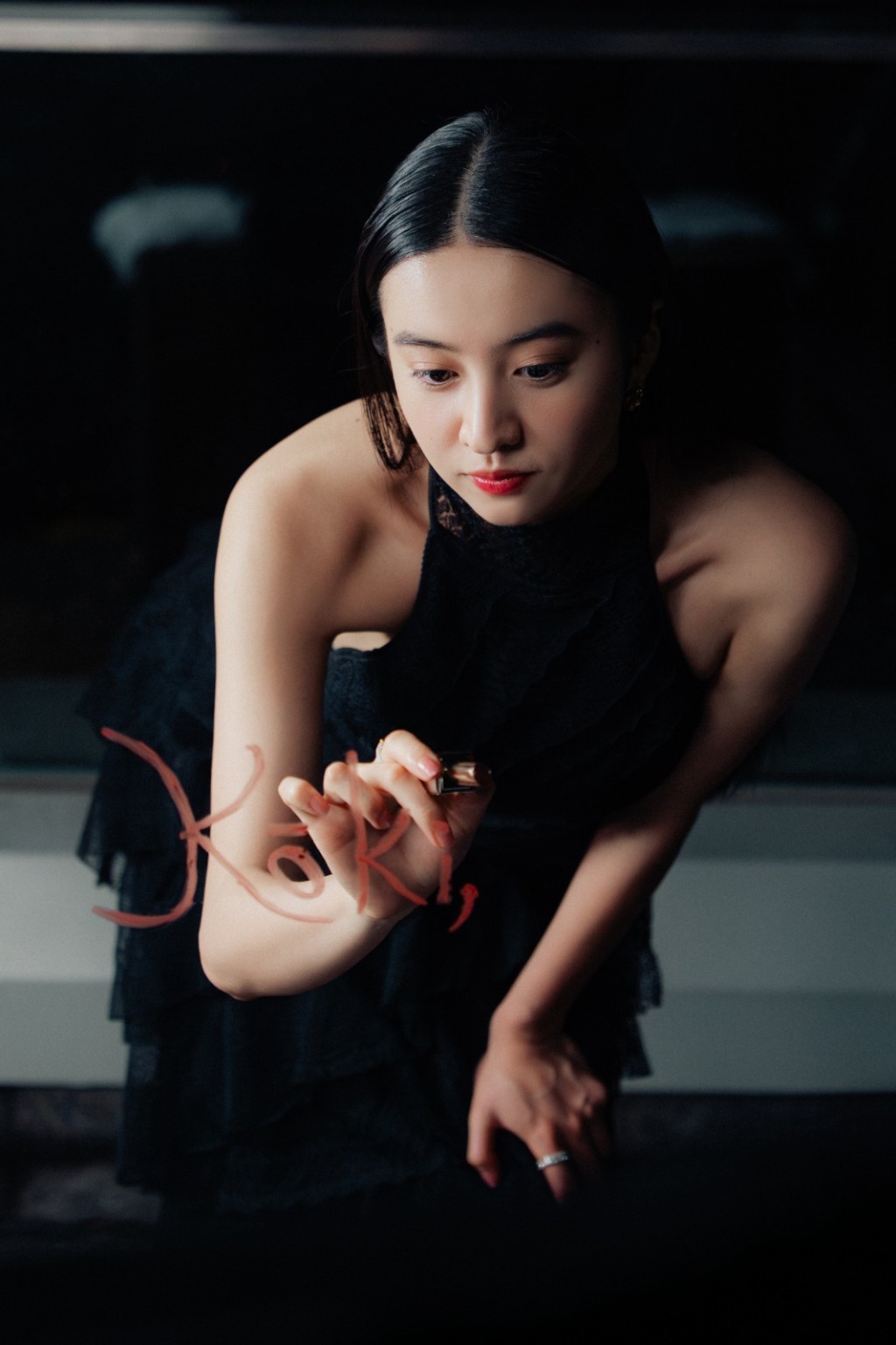 光希創作搖滾新曲送給母親,歌頌女性強大且獨立的性格。