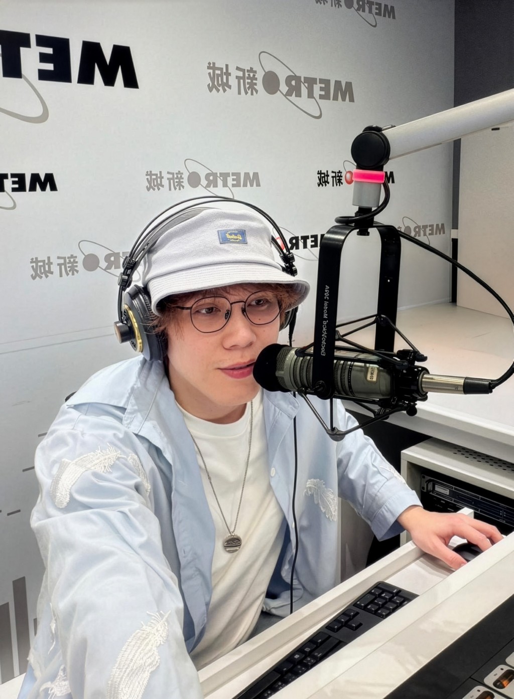 《灣區聲勢力》於新城知訊台的主持 T.MAX。