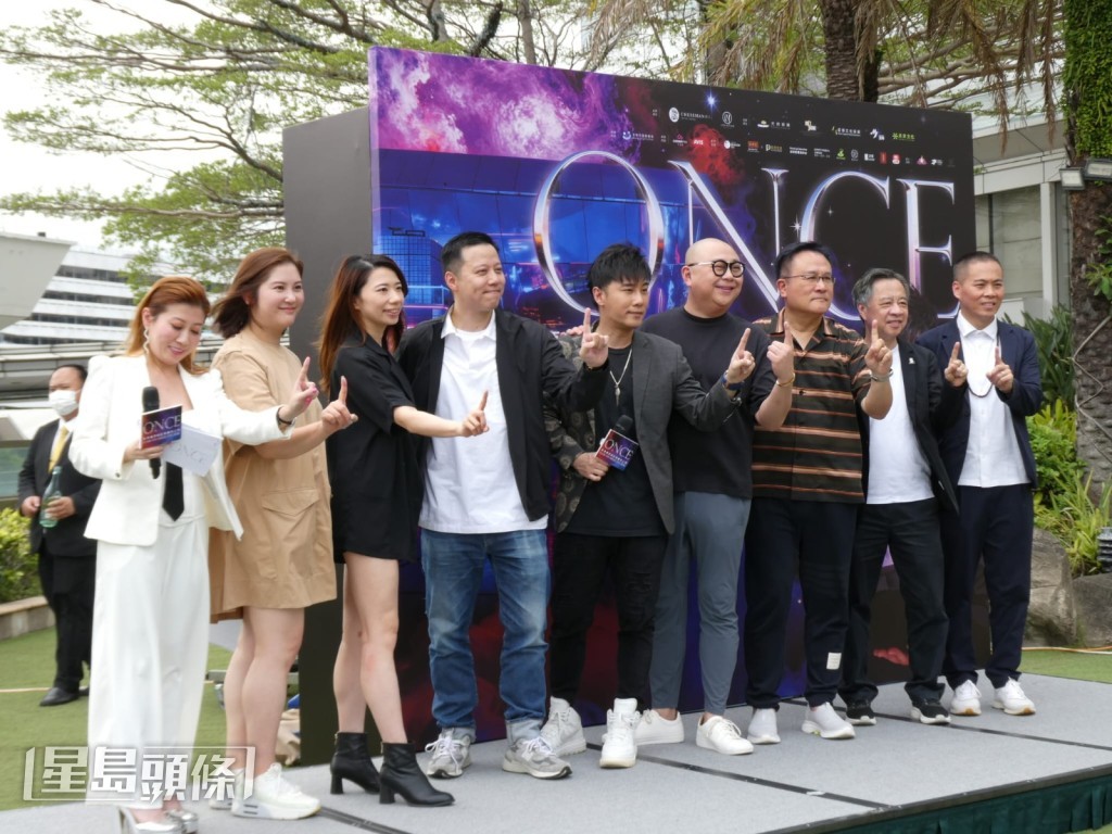 記者會上，多位圈中好友到場支持甄澤權。