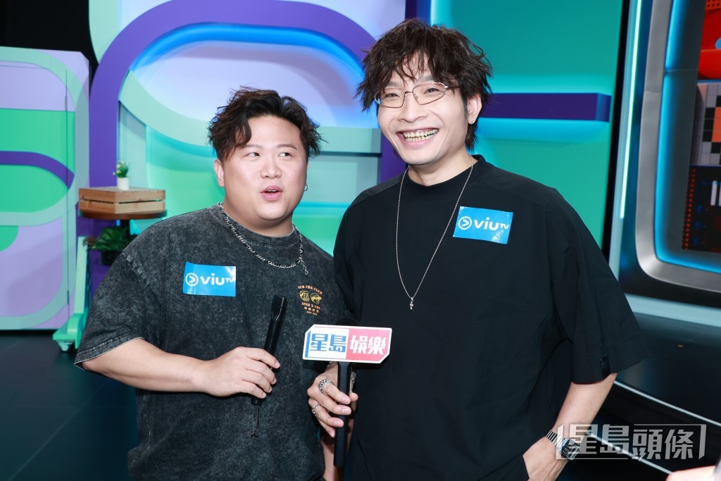 阿Dee與梁業在記者會上玩得非常投入。