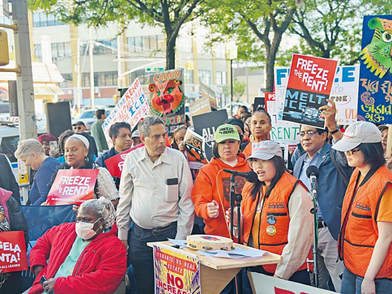 16歲華埠少女陳少冰在集會上發言支持凍租。