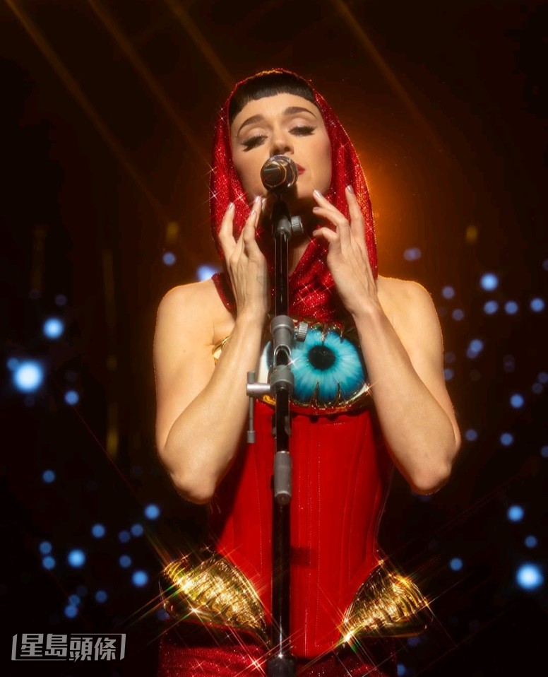 Lisa將與美國歌手Katy Perry一同在洛杉磯的世界盃開幕式上表演。