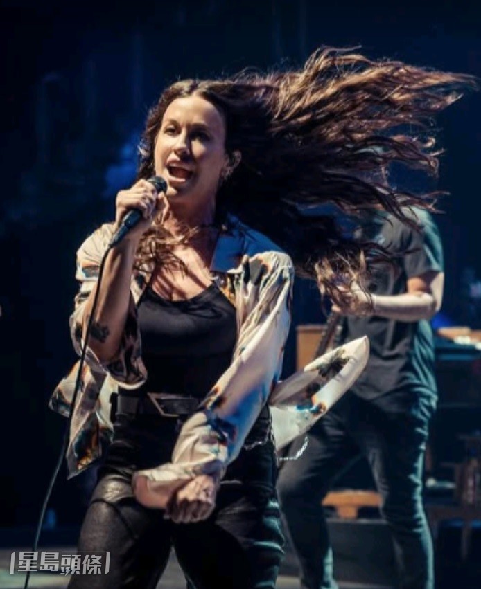 搖滾歌手Alanis Morissette也將在家鄉加拿大的世界盃開幕禮表演。