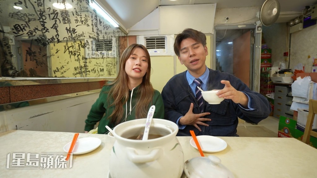 波波與行仔品嘗佳餚，津津有味。