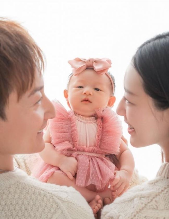 方力申指女兒腳頭好，並稱讚太太有旺夫運。