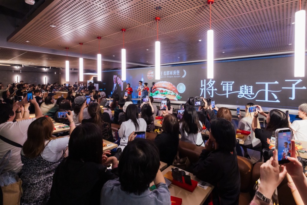 現場吸引大批粉絲到場支持，氣氛熱烈。