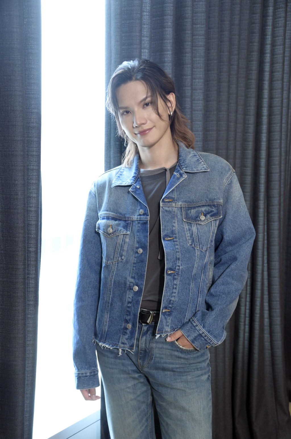 Jeremy接替MIRROR隊友Frankie，在劇中飾演男主角「陳朗」。