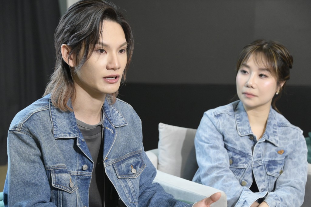 Jeremy表示小龍指導他以舞台劇方式演唱，拋開歌手唱腔是最大難關。