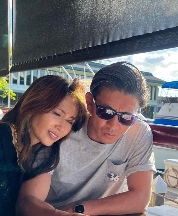 丈夫木村拓哉亦相當體貼,早已準備好鮮花送給太太。