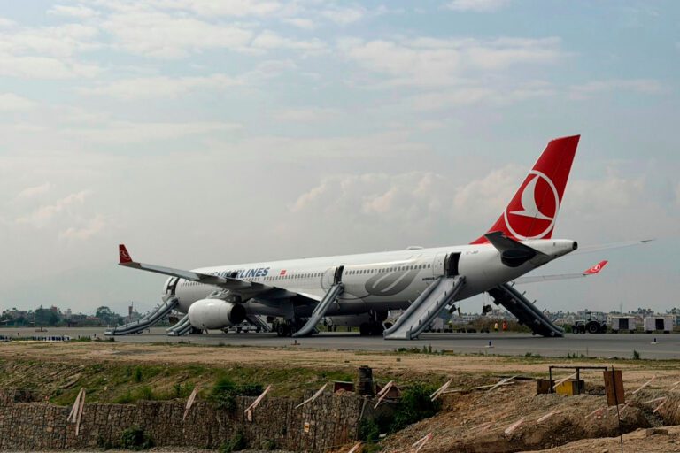 土耳其航空客機降落時起火 所有乘客安全