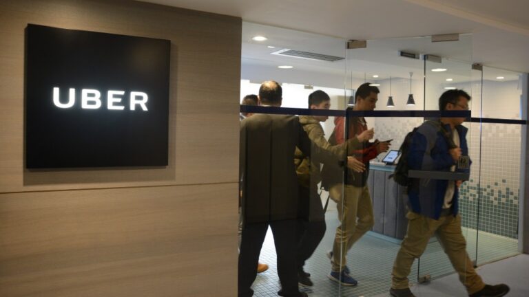 Uber指1.5萬網約車牌照不足應付需求 繁忙時段叫車成功率恐受影響
