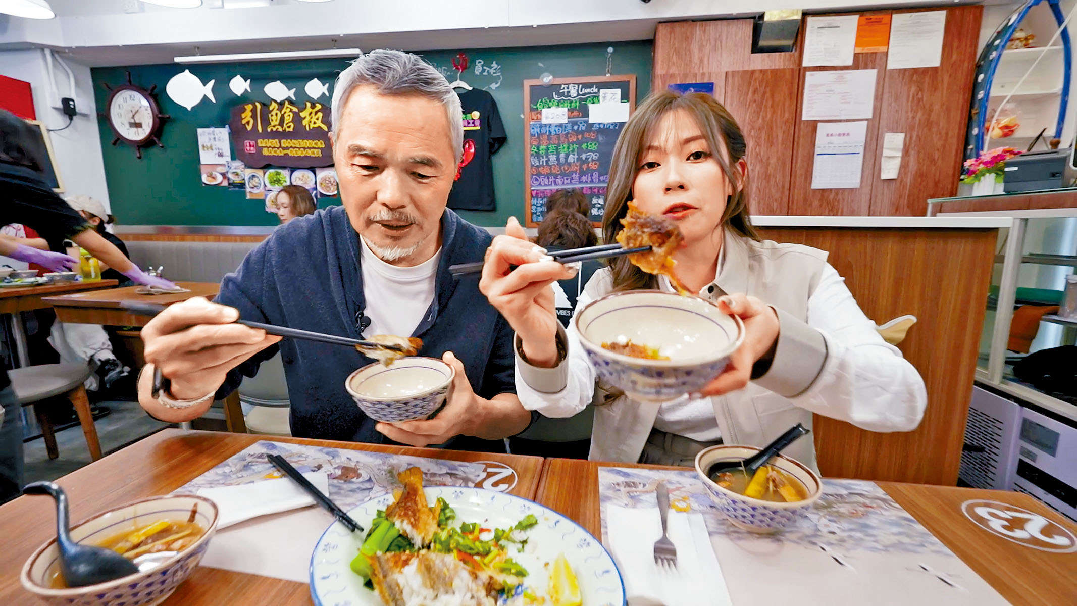 金正勳擬起訴B女誣告（左），B女則呈上針對金正勳的驗傷證明（右）。