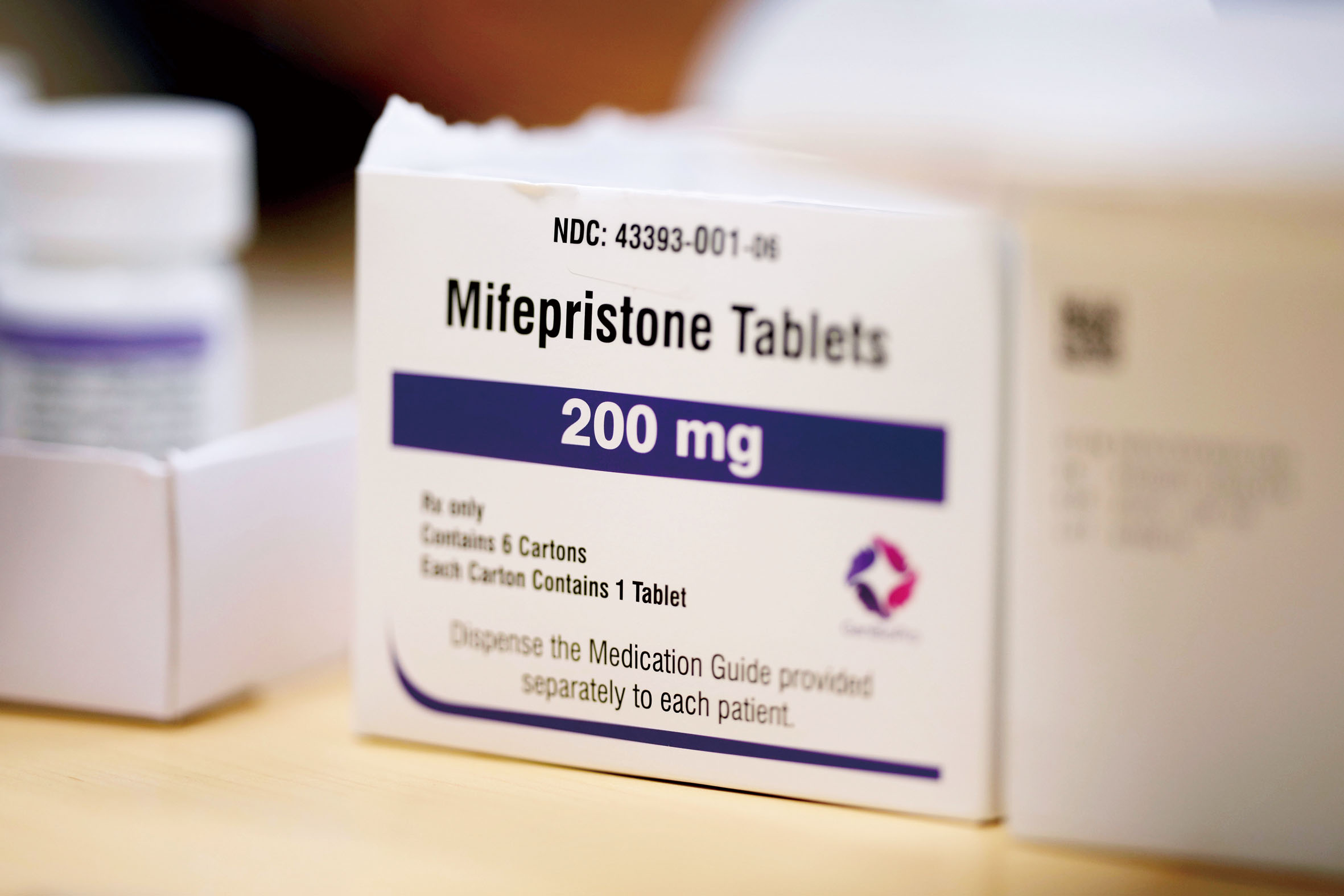聯邦最高法院暫時維持墮胎藥米非司酮(mifepristone)透過郵寄與遠距醫療取得的現行方式。美聯社