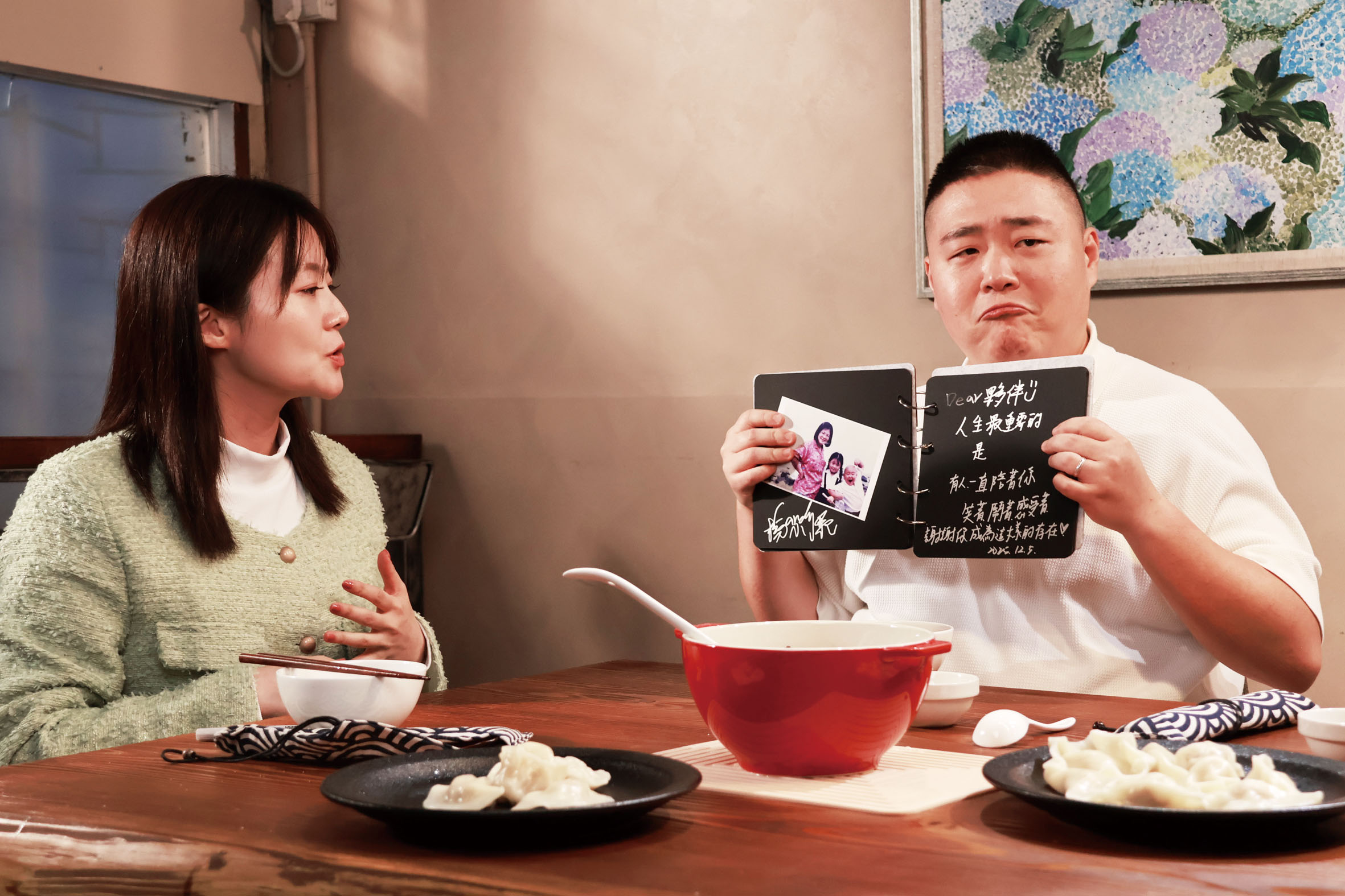 楊小黎（左）跨界挑戰擔綱製作人，在節目「像你這道菜」找來老友郝劭文（右）敘舊。中央社