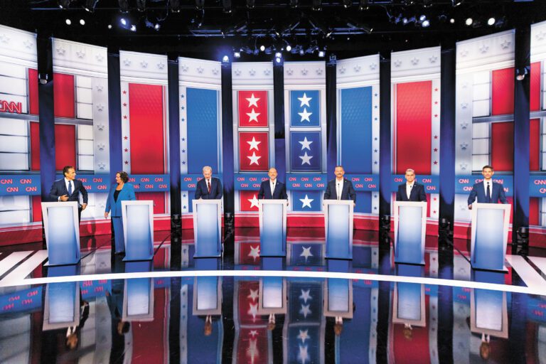 加州初選不分黨派得票最高前兩人進入複選，在本次州長初選候選人眾多的情況下備受外界關注，圖為七名主要候選人日前參加電視辯論。美聯社資料圖片