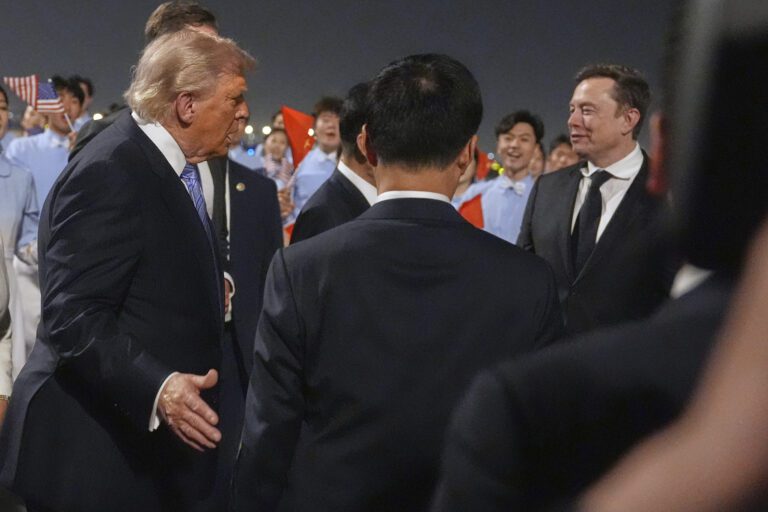美國總統特朗普抵達中國 將與習近平討論貿易穩定關係